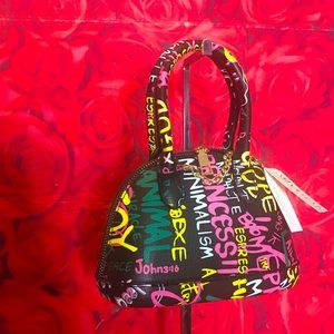 Black handbag 👜 or crossbody